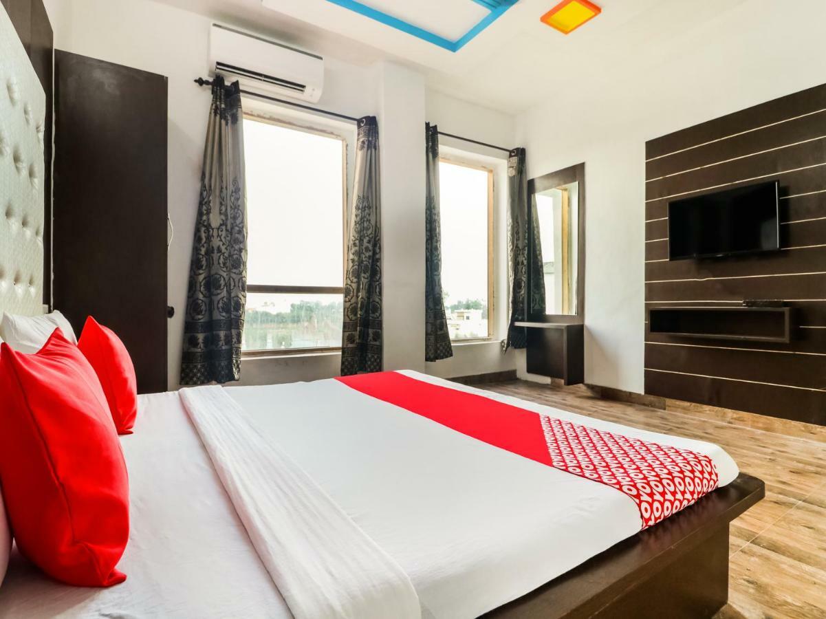 Moga Oyo 47630 Grand Villa מראה חיצוני תמונה